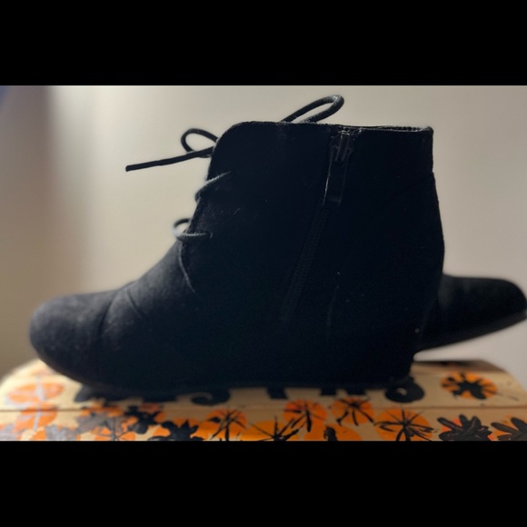 Youth girl’s Dream Pairs boots (black/quarter zip), Size 3: $10 - Picture 6 of 12